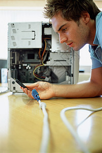 科技守護者 商務精英背后的計算機及辦公設備維修專家